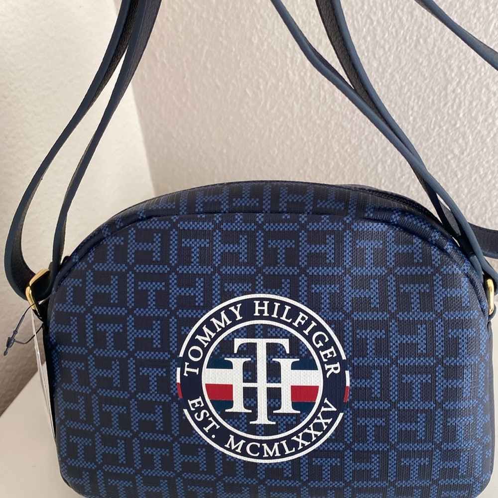 Tommy Hilfiger Adjustable crossbody strap #Travel #Vacation
